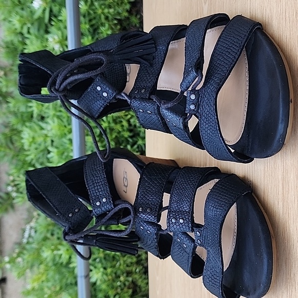 UGG Yasmin Lace Up Black Wedge Sandal Size 9 - Picture 2 of 14